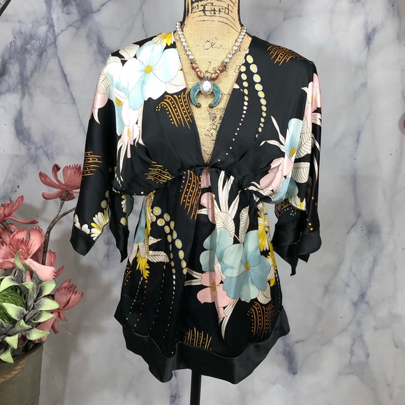 Yumi Kim Tops - Yumi Kim Sexy Deep Plunge Flowy Sleeved Tunic Top